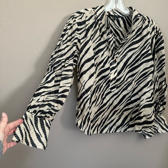 Banana Republic Animal Print Blouse - Picture 8 of 8